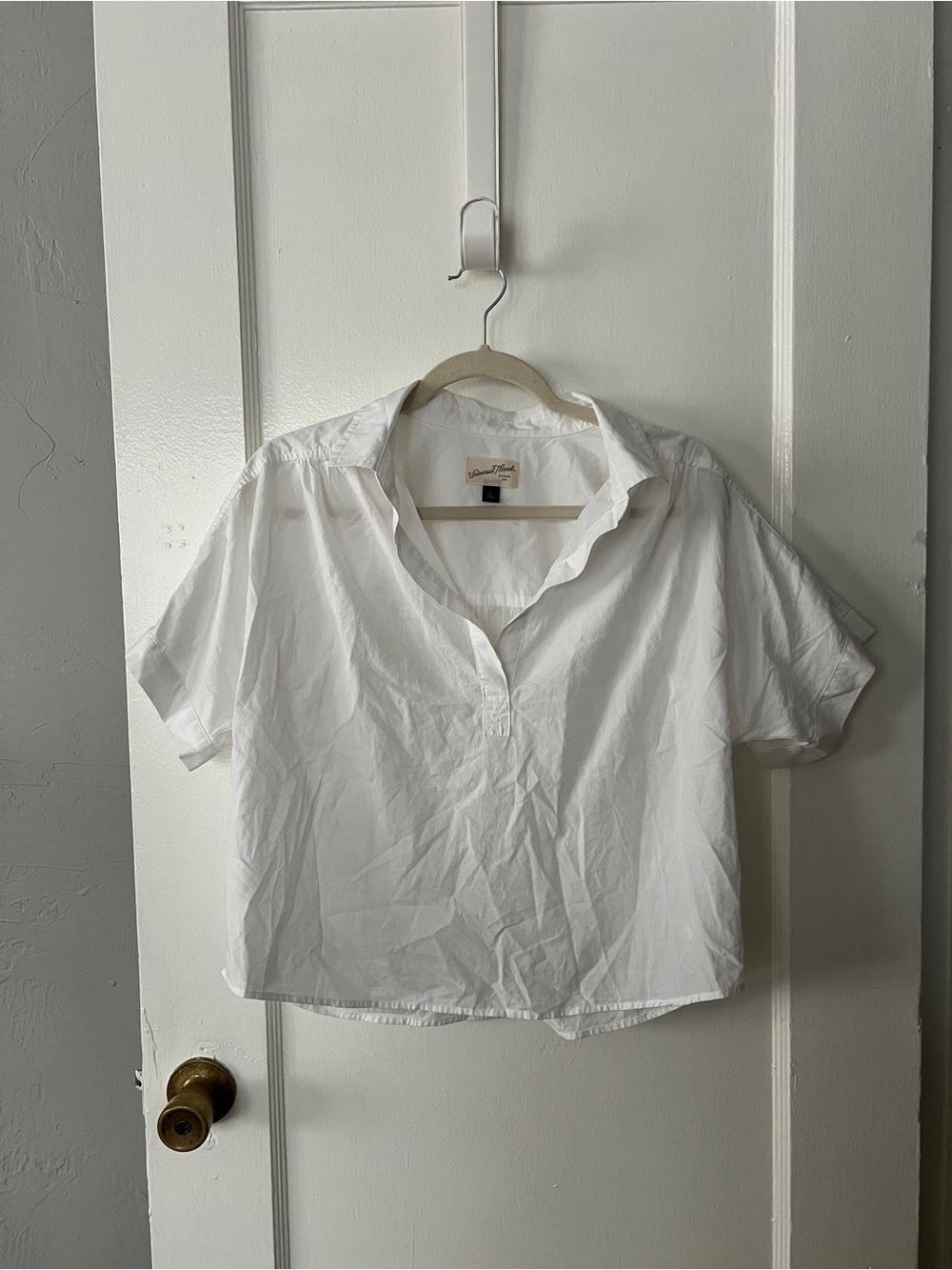 Universal Thread White Short-Sleeve V-Neck Collared Shirt